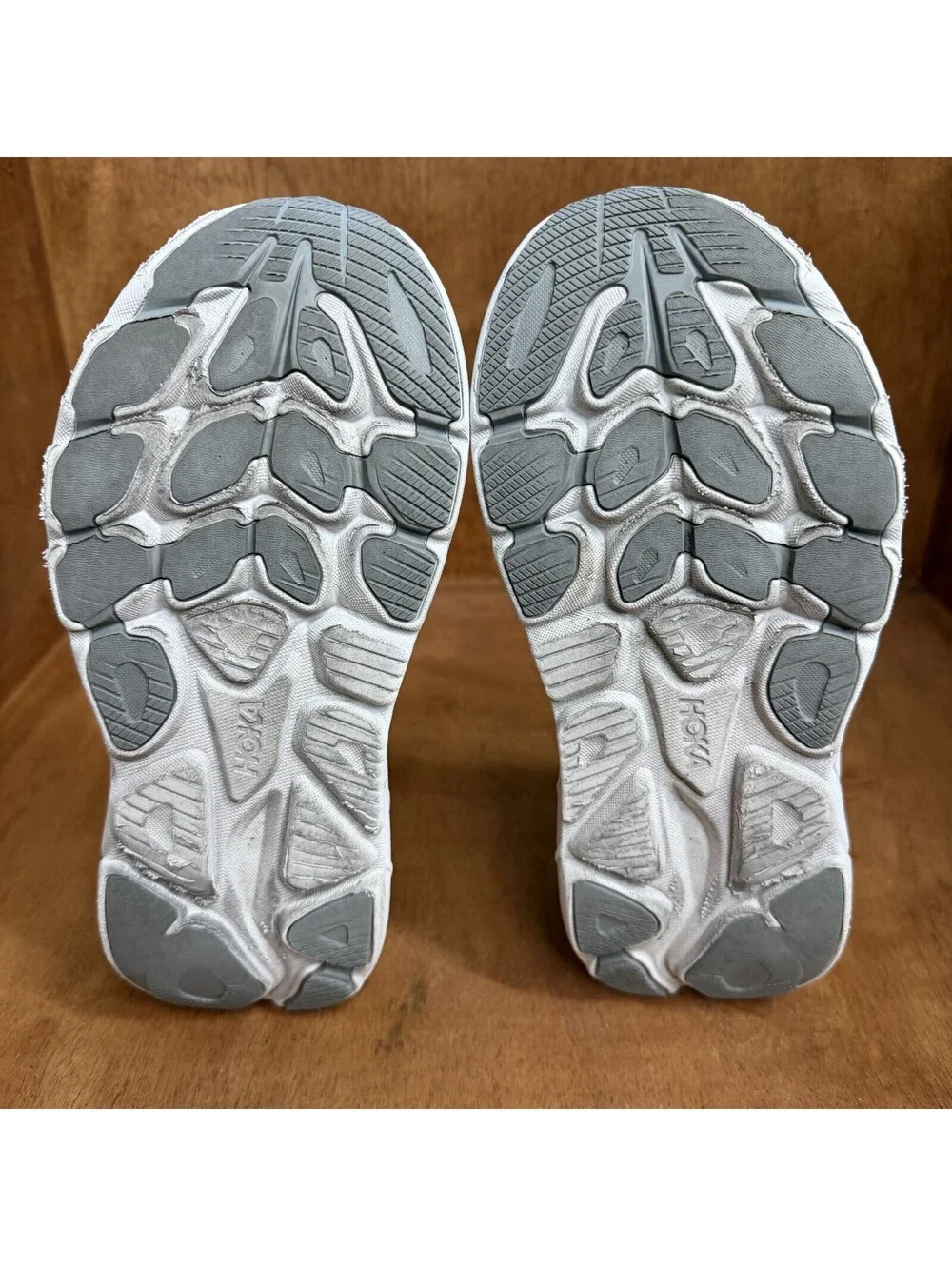 Hoka One One Clifton 10 Running Shoes Womens 7 D Wide Stellar Grey 1162050 SRYG